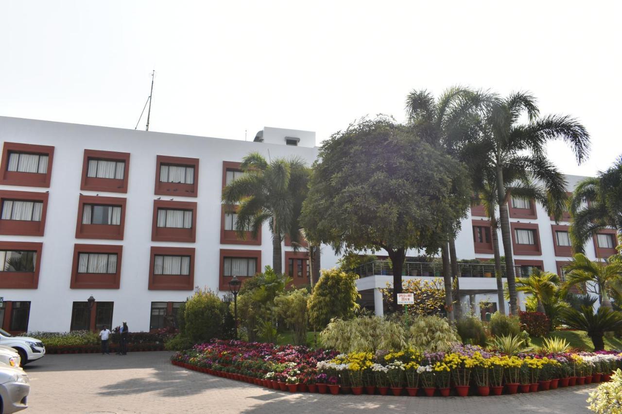 The Orchard Hotel Jharsuguda Buitenkant foto