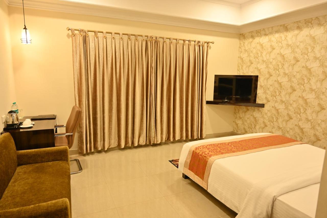 The Orchard Hotel Jharsuguda Buitenkant foto